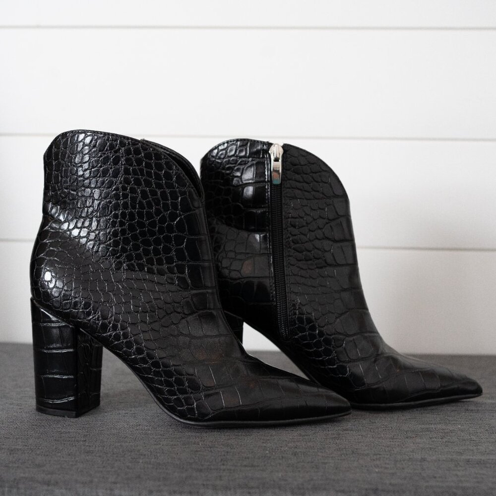 Nine West Black Snakeskin Ankle Pointed Toe Chunky Heeled Boots Size 7 Mobwife